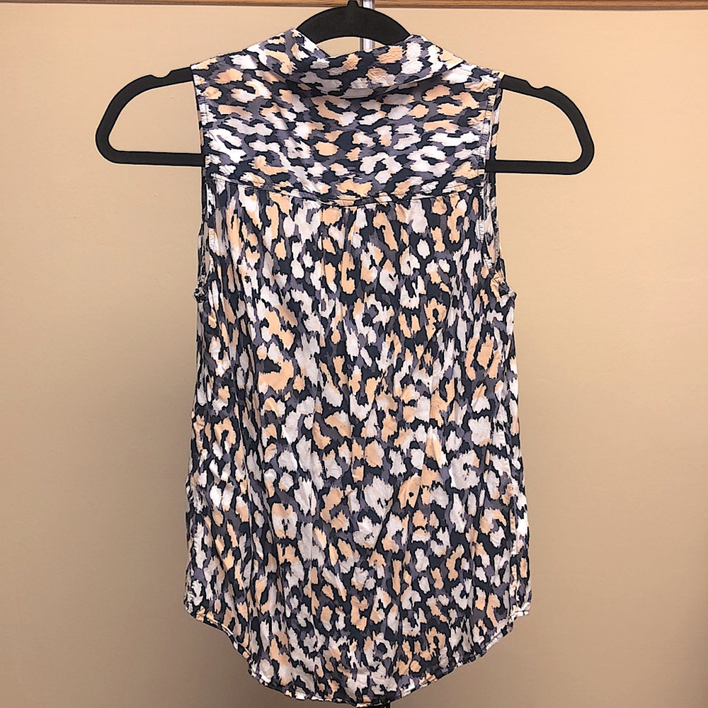 Banana Republic Women’s XS Sleeveless Blouse - Picture 3 of 3